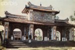 Annam, Hue 1931 - A Confucius stood in front of the Temple of Literature..jpg